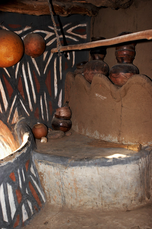 313   Entrance of a Sirigu house